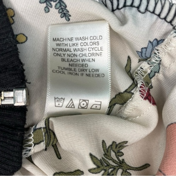 West Kei bomber jacket
Women’s size L - Picture 6 of 9